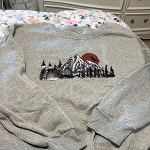 Gray Mountain Graphic Sweatshirt